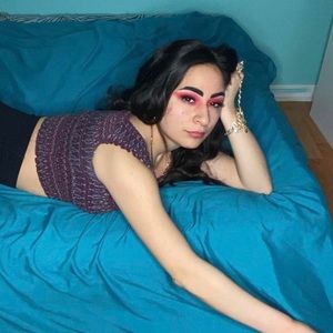 ❤️🔥3 / 30❤️🔥 Garage Off the Shoulder Crop Top